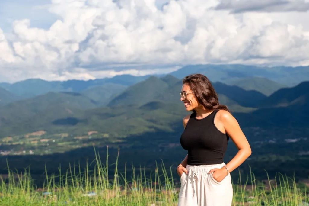 Panoramablick auf das Hochland von Pai, ein unverzichtbarer Stopp in Nordthailand