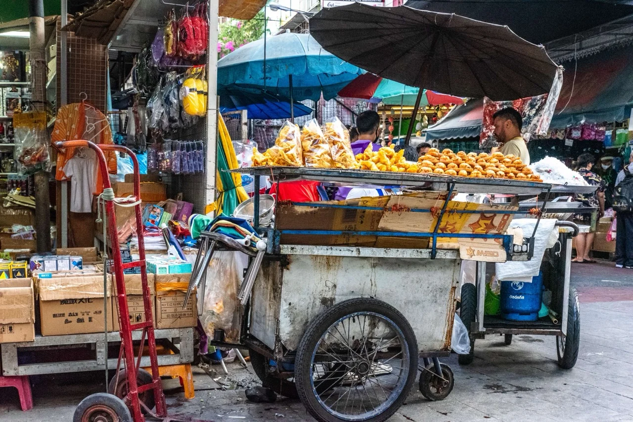 Streetfood-Stand in Bangkok