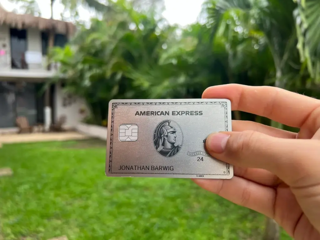 Die beste Kreditkarte zum Meilen Sammeln: Die AMEX Platinum in einem detaillierten Blogartikel mit allen Vorteilen & Nachteilen.