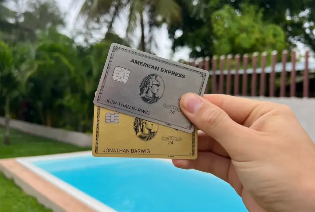 Ein Vergleich der AMEX Platinum und der American Express Gold Kreditkarte mit allen Vorteilen und Nachteilen.