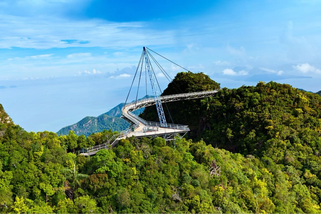 Die Sky Bridge auf dem Gunung Mat Cincang über dem Regenwald von Langkawi