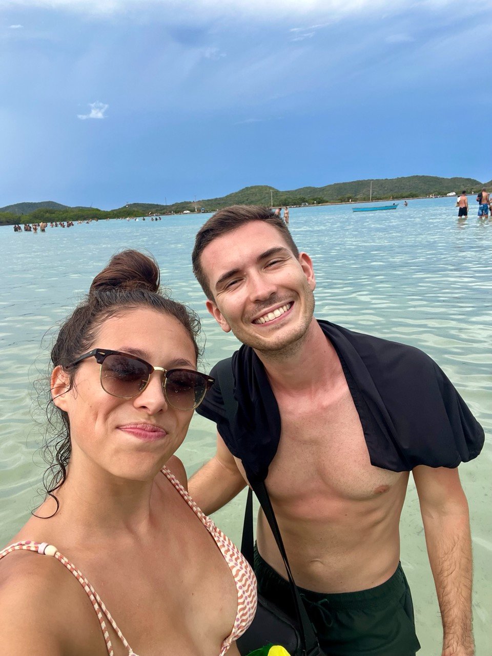 Paar an der Costa do Sol in Brasilien