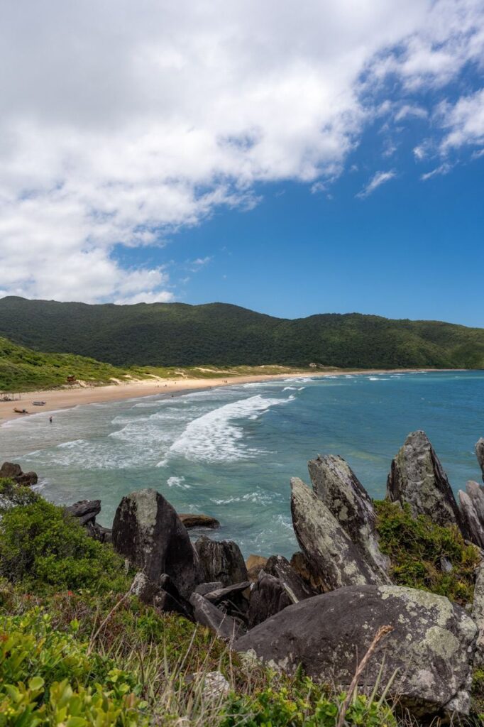 Wilder Strand im Süden von Florianópolis