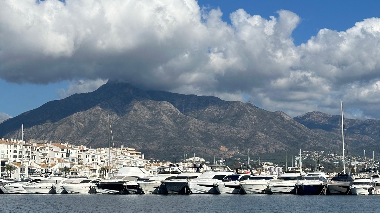 Marbella Sehenswürdigkeiten: Marina von Puerto Banús mit Jachten