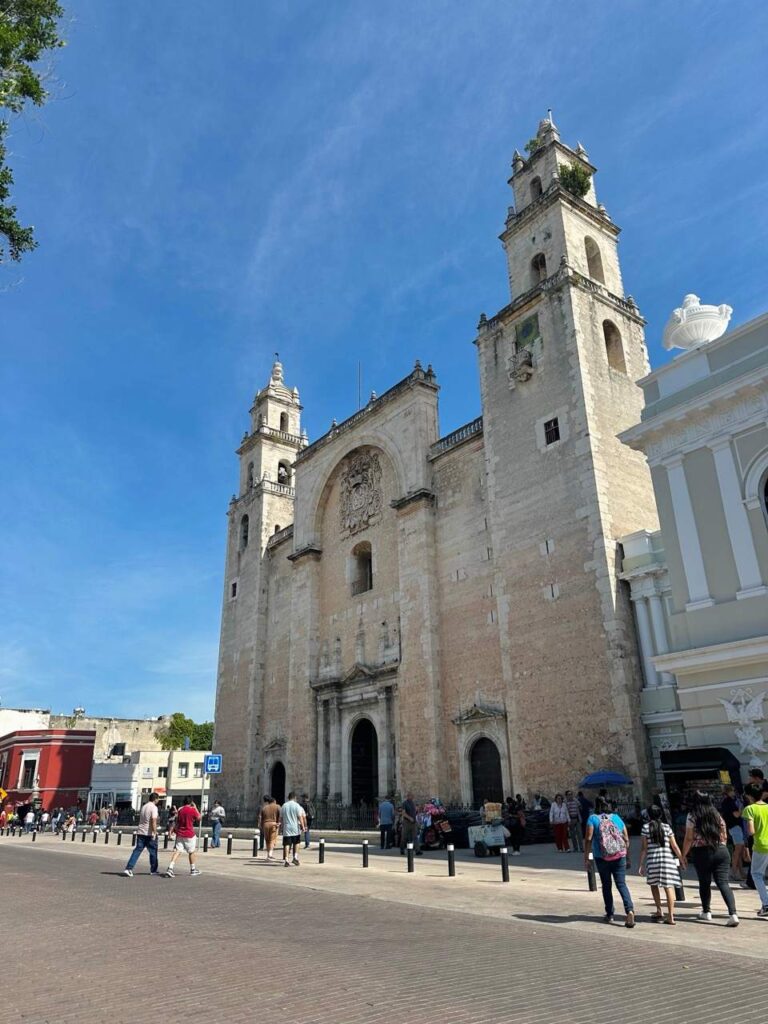 Steinerne Kathedrale San Ildefonso am Plaza Grande in Merida