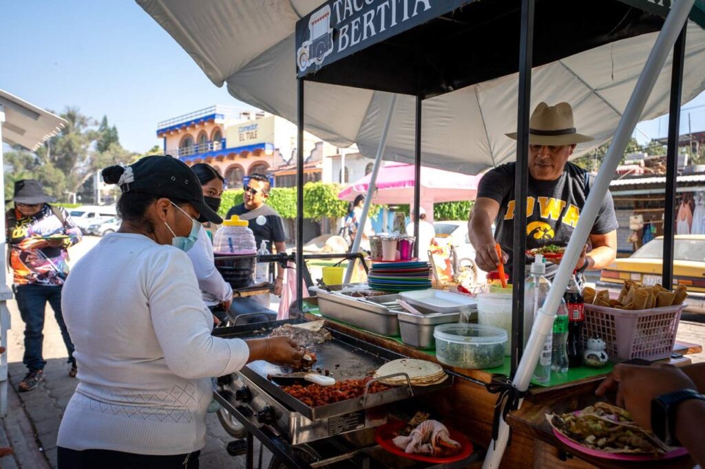 Strassenstand mit Tacos in Santa Maria del Tule bei Oaxaca