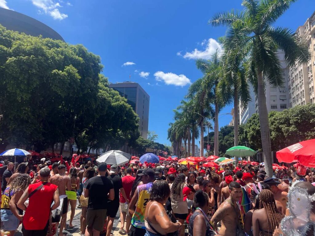 Karneval Rio: Straßenkarneval mitten in der Stadt