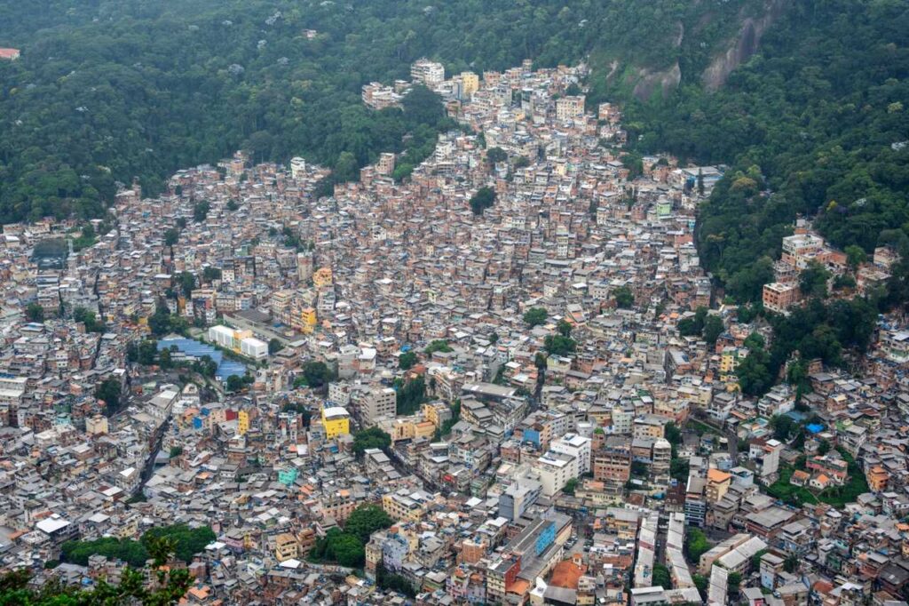 Rio de Janeiro Sicherheit: Blick über eine Favela
