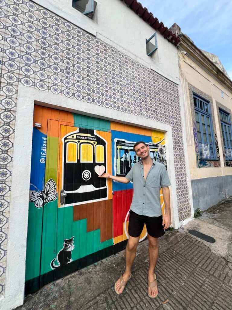 Wandbild der Straßenbahn in Santa Teresa in Rio de Janeiro