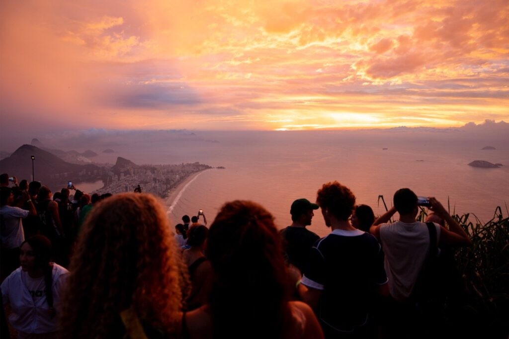Sonnenuntergang mit Blick über Rio de Janeiro
