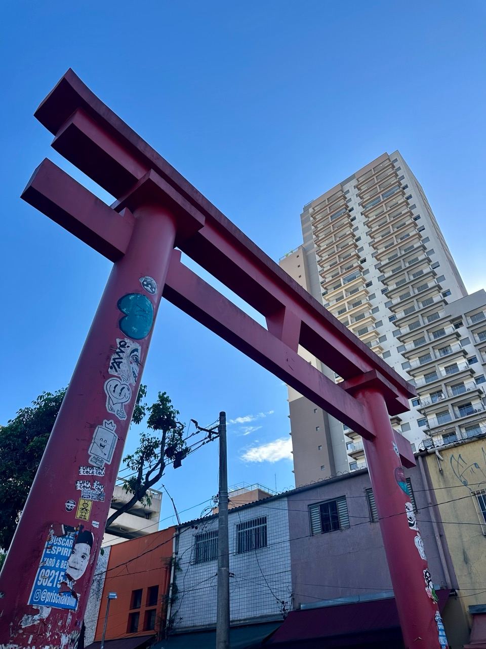 Rotes Torii-Tor im japanischen Viertel Liberdade in São Paulo