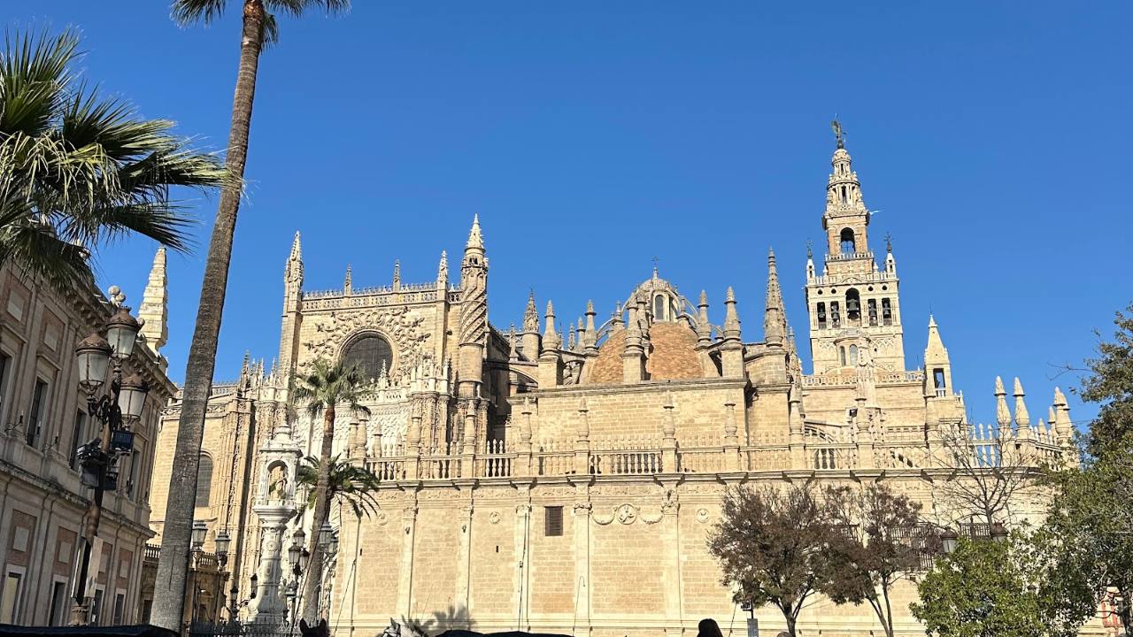 Andalusien Sehenswürdigkeiten: Kathedrale von Sevilla mit dem Giralda-Turm