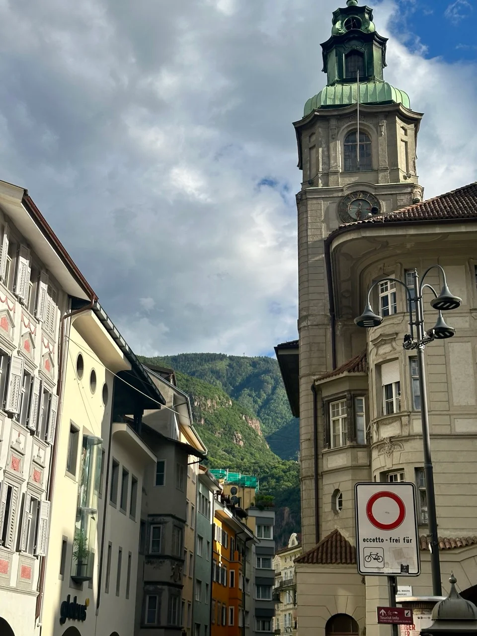 Altstadthäuser mit Erkern in der Bozner Innenstadt