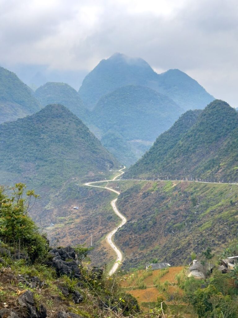 Bergstraße auf dem Ha Giang Loop in Nordvietnam