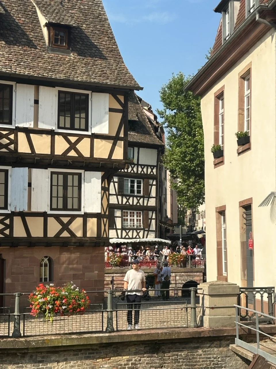 Enge Gasse mit Fachwerkfassaden in der Petite France