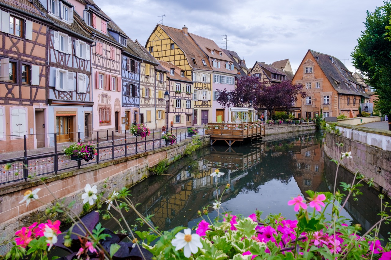 Petite Venise in Colmar mit Kanal und Fachwerkhaeusern