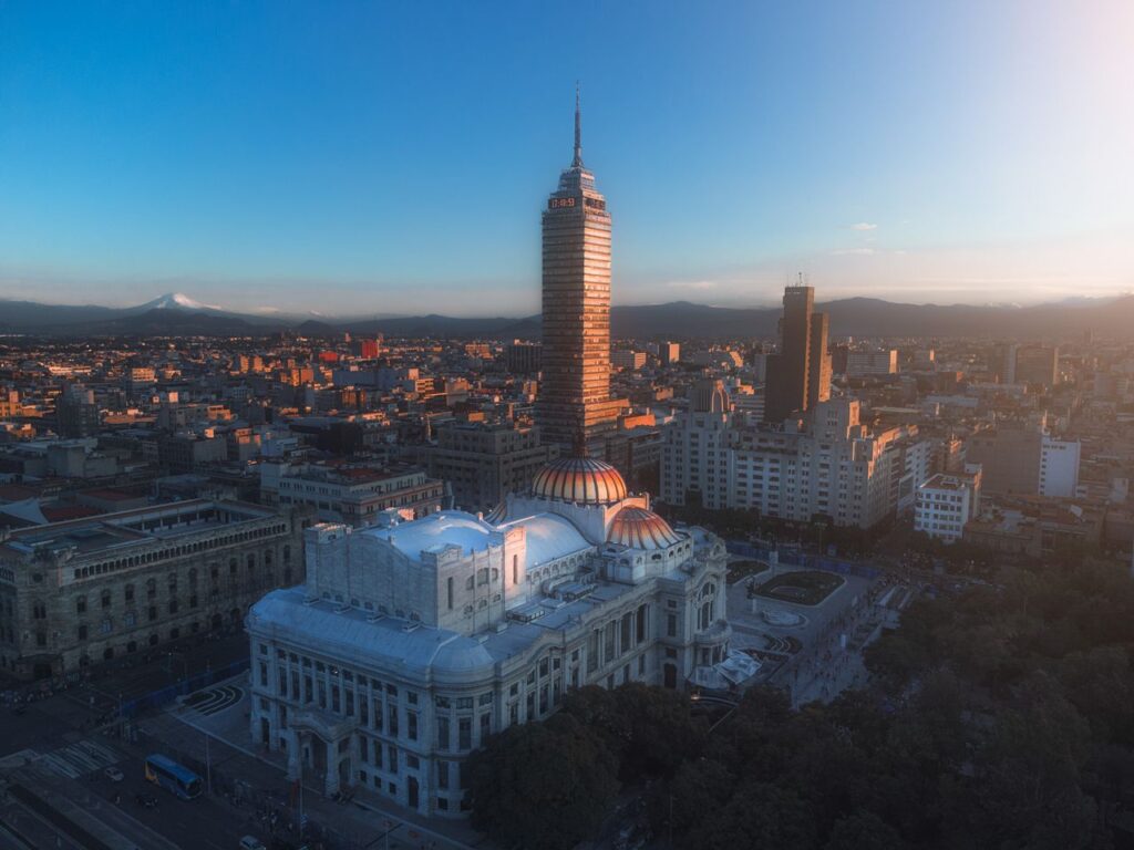 Skyline featuring Torre Latinoamericana in Mexico City during sunset, showcasing urban architecture.