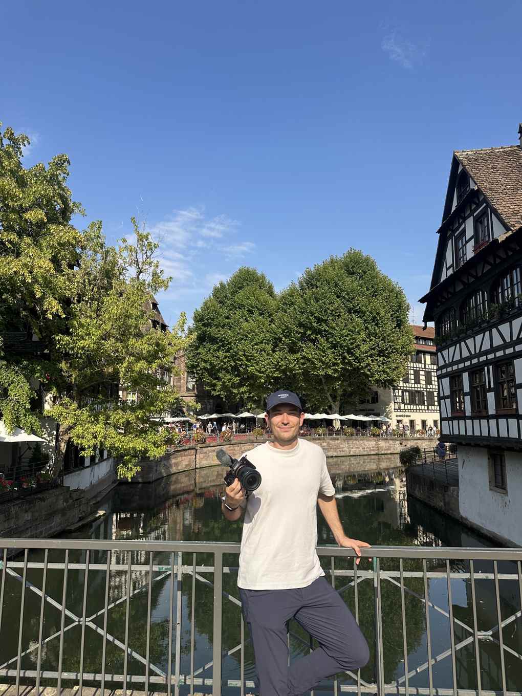 Kanal mit Fachwerkhaus in der Petite France in Straßburg